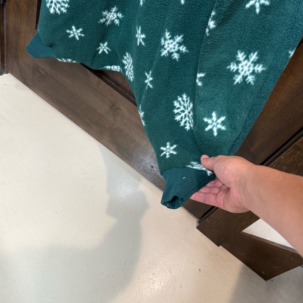 Cherokee Dark Green full body wearable blanket onesie White snowflakes One size - Picture 3 of 8